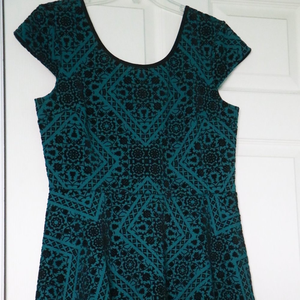 Retro Looking Sleeveless Dress